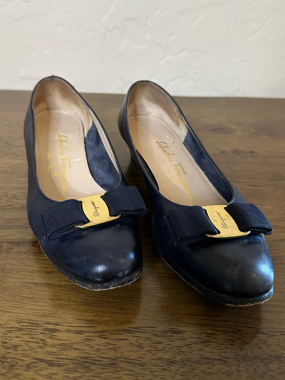 Vintage Ferragamo Nero Vara Low Pump, 6